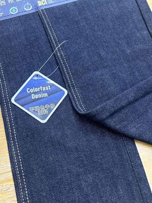 Reactief blauw katoenrijk stretchdenim van 11,3/12,7 oz voor dagelijkse jeans en casual kleding